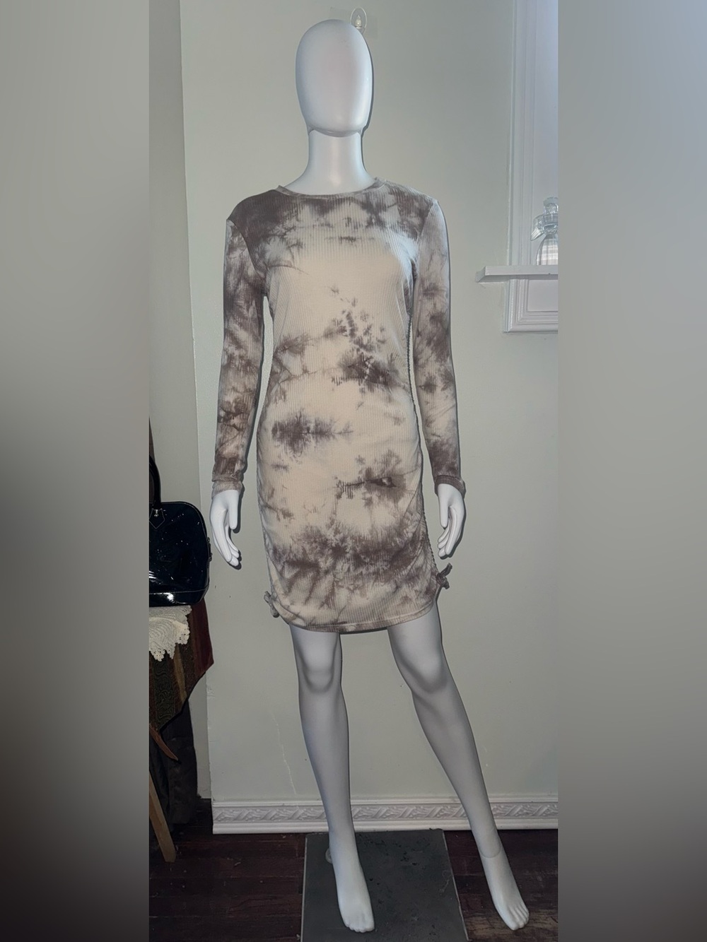 Long Sleeve Tie-Dye Bodycon Dress — Neutral Taupe & White